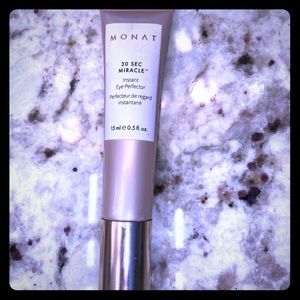 Monat 30 second miracle eye cream.